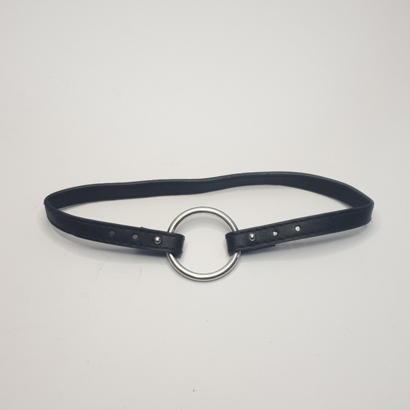 Front open Black vinyl choker with silver O ring - Picture 14 of 16